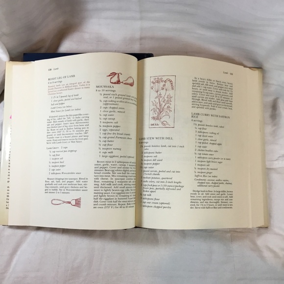 Food & Wine Chicken Collection and Old Fashion Cookbook, over 600 pages of recip - Picture 3 of 4